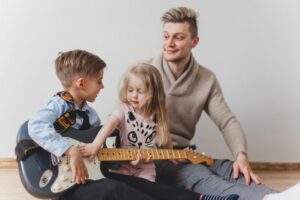 Gitarre für Kinder - Jungen Mädchen Vater
